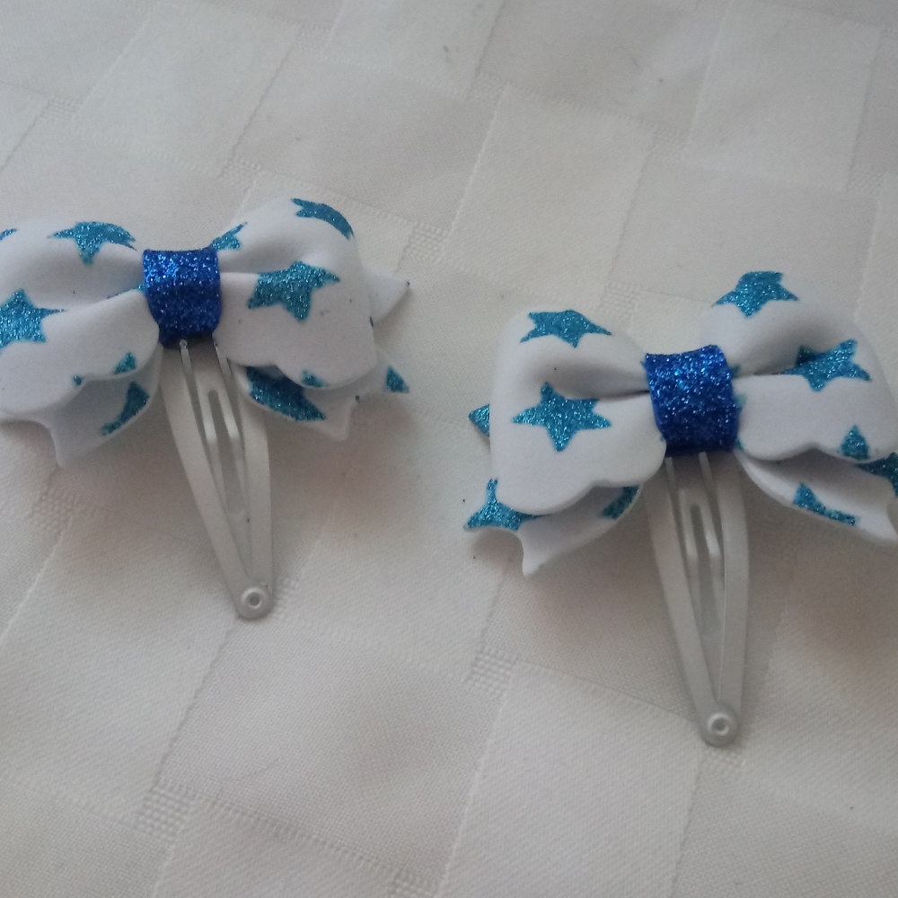 White & blue hair bows
